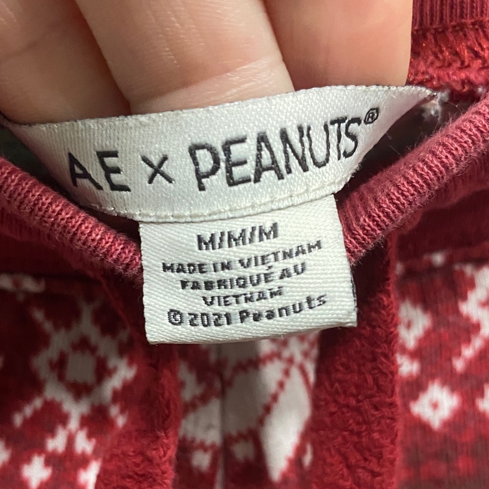 American Eagle x Peanuts Red Snoopy Christmas Jogger Sweat Pants M Fair Isle - Picture 2 of 11